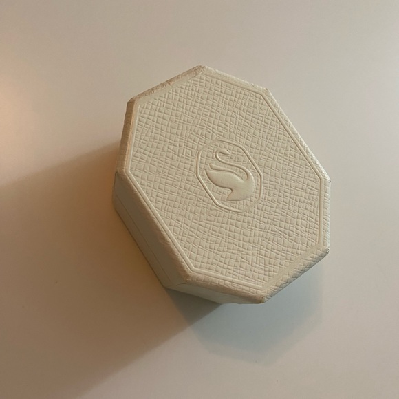 SOLD ✅ Swarovski Constella Drop Earrings in Gold - Picture 4 of 4